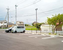 広々とした駐車場を完備